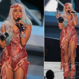 Vestido de carne de Lady Gaga vira prato de restaurante