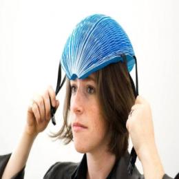 O capacete feito de papel que ganhou um dos principais prêmios de inovação