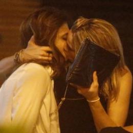 Fernanda Gentil comemora aniversário com festa e beijo romântico com namorada