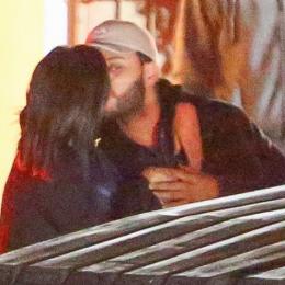 Selena Gomez e The Weeknd são flagrados aos beijos