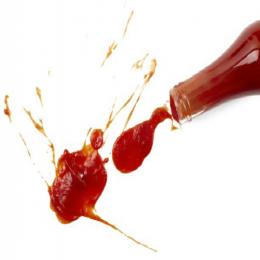 A melhor forma de servir o ketchup (e evitar estragos), segundo a ciência 