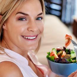 Comer menos aumenta longevidade permitindo ao corpo se restaurar