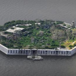 Conheça 6 fortalezas abandonadas no meio do mar