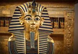 Peças do tesouro de Tutancâmon são transferidas para novo museu
