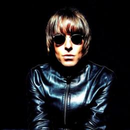 Ex-vocalista do Oasis canta músicas novas