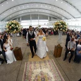 Em Itajaí, 78 casais firmam união em casamento coletivo