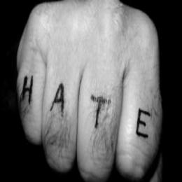 ‘Tenho vergonha das minhas tatuagens neonazistas’