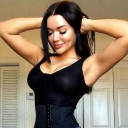 Mia Lopez, a japa sensual turbinada do Instagram