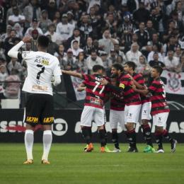 Vitória ganha em Itaquera e impõe ao Corinthians primeira derrota no Brasileiro