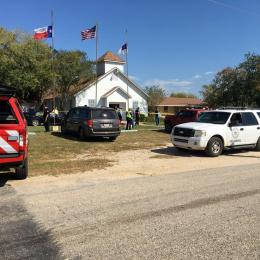 Atirador entra em igreja batista nos EUA e mata 26 pessoas com rifle