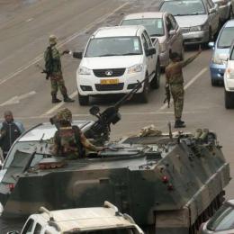 Militares tomam o controle no Zimbábue e Mugabe é detido