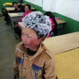 Garoto chinês chega à escola com cabelos congelados pelo frio e foto viraliza