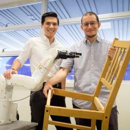 Cientistas desenvolvem robô capaz de montar cadeira em 8 minutos