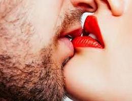 O que acontece no corpo durante um beijo