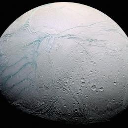 Cientistas descobrem moléculas necessárias para a vida em lua de Saturno