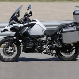 BMW cria moto autônoma