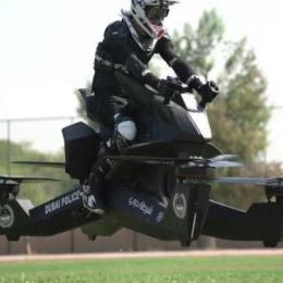 A moto voadora que atinge 5 metros de altura