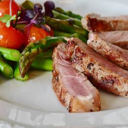 Consumo de carne vermelha aumenta o risco de câncer de intestino