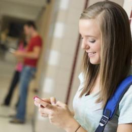 Os prós e contras de permitir telefones celulares na escola