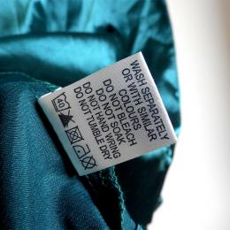 Aprenda a decifrar símbolos de etiquetas de lavagem de roupas