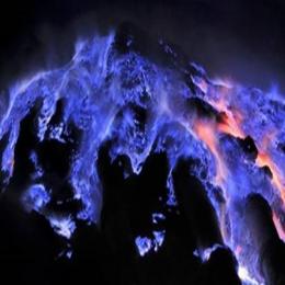 O misterioso vulcão de lava azul