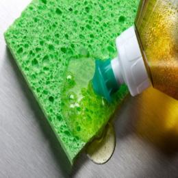Aprenda a fazer detergente líquido caseiro