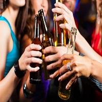 Uso excessivo de álcool cresce mais entre mulheres do que homens no Brasil
