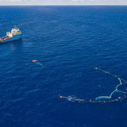 A Ocean Cleanup recolhe grandes quantidades de lixo no Pacífico 