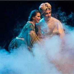 Aladdin, o Musical: espetáculo mágico que inclui o voo do tapete