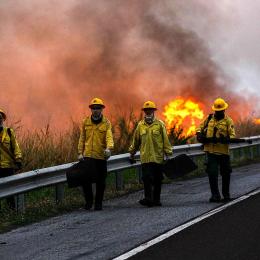 Fotógrafo faz assombrosos registros dos incêndios florestais no Pantanal