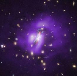 Estrelas estão nascendo das profundezas de buraco negro