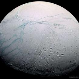 Cientistas decifram o enigma das listras de lua de Saturno