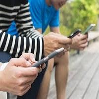 Estudo associa uso do celular com dor nas mãos: como evitar?