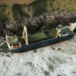 O mistério do navio 'fantasma' que apareceu na costa da Irlanda após uma tempestade