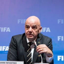 Presidente da Fifa considera 'insustentável' jogos com portões fechados