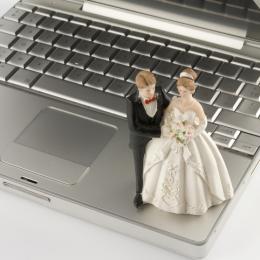 Juiz faz casamentos em por videochamadas