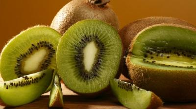 Kiwi é fonte de vitamina C e até ajuda na dieta: veja como inclui-lo no cardápio