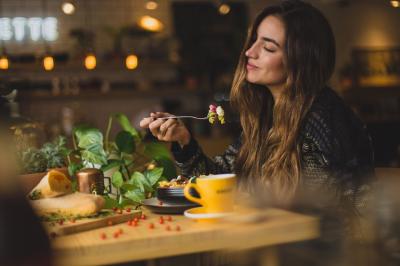 Mito ou verdade: comer carboidrato à noite engorda?