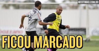 Ex-zagueiro do Corinthians relembra treinos ao lado de Adriano: 'Está um passo à frente'