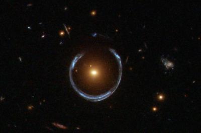 Encontrar uma agulha num palheiro cósmico. Astrónomos resolvem mistério do primeiro Anel de Einstein