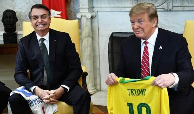 Aliado de Bolsonaro, Trump cita Brasil como mau exemplo de combate à covid-19
