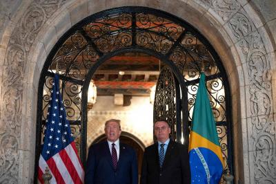 Bolsonaro diz que Brasil pode deixar OMS se organização não abandonar 'viés ideológico'