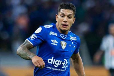 Presidente admite analisar retorno de Romero ao Cruzeiro, mas prega cautela: 'Pé no chão'