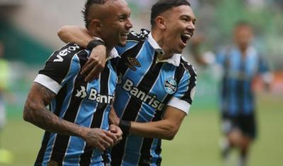 Após diversas especulações, presidente do Grêmio anuncia decisão sobre Everton e Pepê