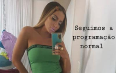 Anitta posa com look de bumbum de fora: 'Saudade de ver né?'