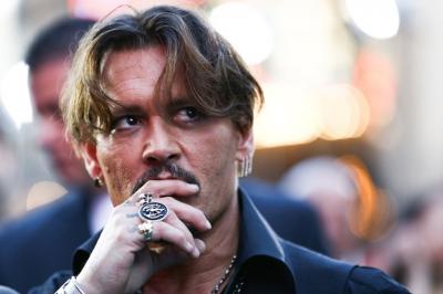 Fotos mostram Johnny Depp desacordado e café da manhã regado a cocaína