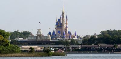Disney reabre na Flórida com castelo da Cinderela reformado e em meio a alta de casos de Covid