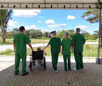 Pacientes com Covid-19 realizam passeio terapêutico em Hospital de Campanha de Teresina