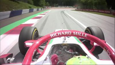 Mick Schumacher vê pódio na F2 escapar após extintor explodir em seu cockpit; veja