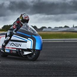 Moto elétrica quer ser a mais rápida do mundo com Max Biaggi, ex-MotoGP, no comando